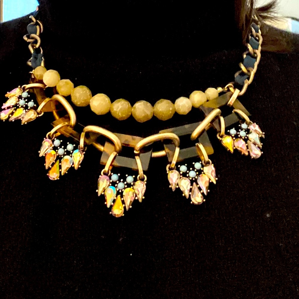 Retro necklace w/ green ribbon woven